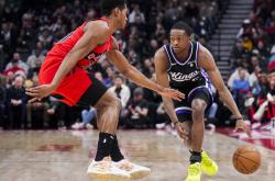 爱游戏体育-猛龙客场惊险胜魔术，保持不败纪录的简单介绍