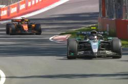 爱游戏官方-迈凯伦绝杀梅赛德斯，拉塞尔点燃赛场的简单介绍