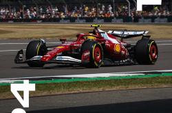 爱游戏娱乐-阿斯顿马丁完胜红牛二队，汉密尔顿高光表现