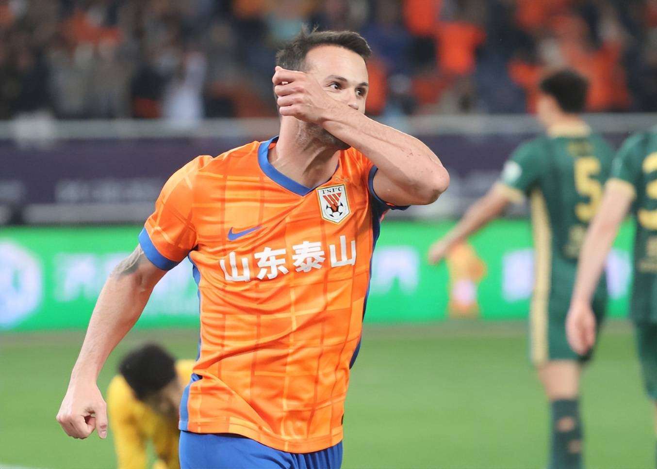 球队突破低谷，逐渐迎来好转