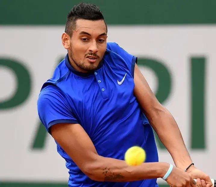 包含西班牙网球队完胜英国网球队，克耶高斯送出助攻的词条