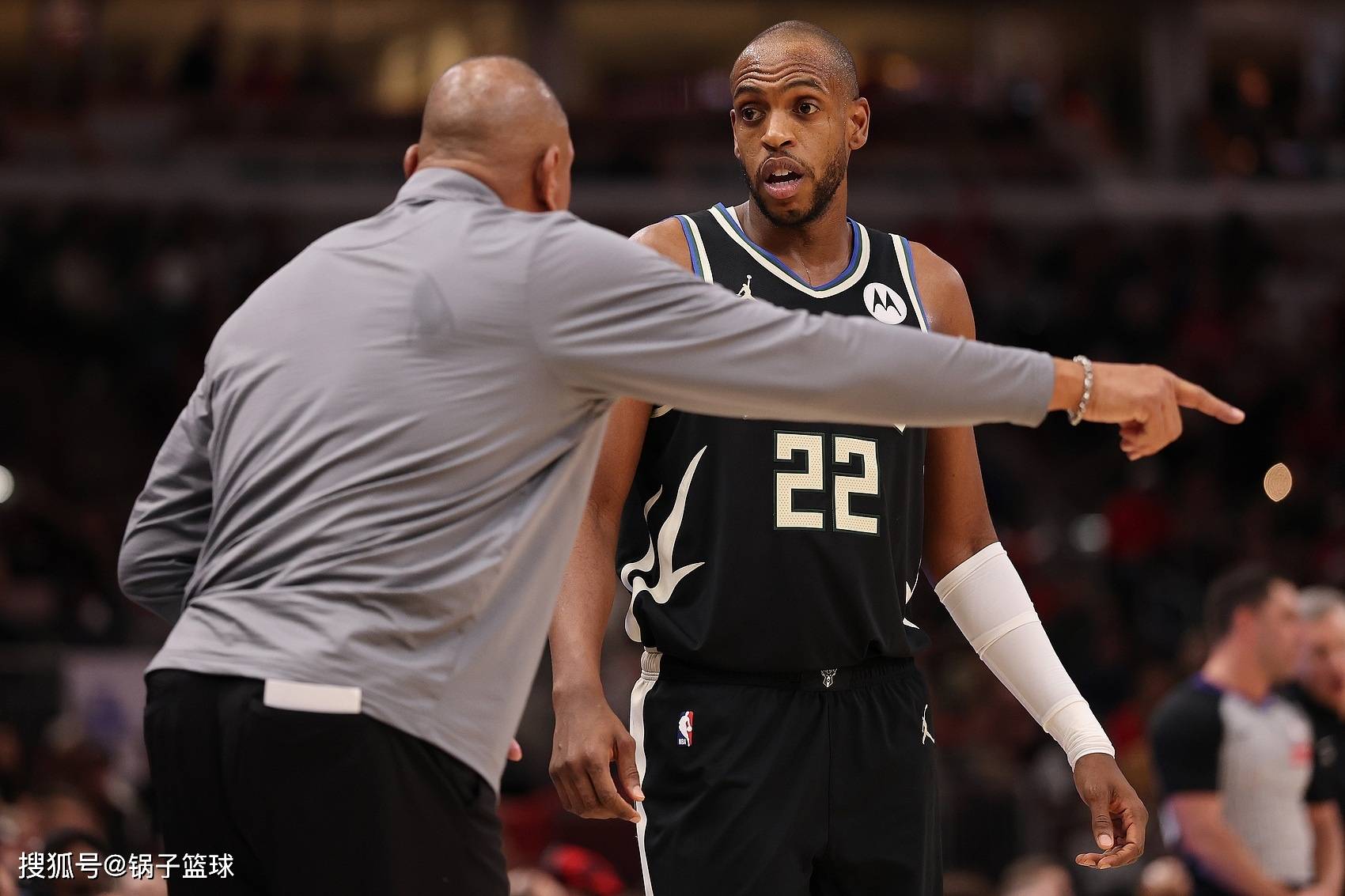 雄鹿战胜活塞，米德尔顿砍下35分