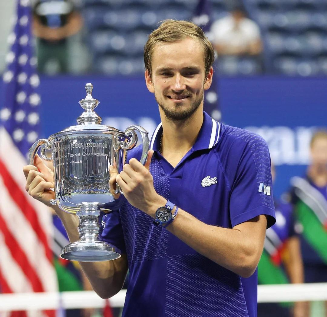 澳大利亚网球队翻盘法国网球队，费德勒制霸全场的简单介绍