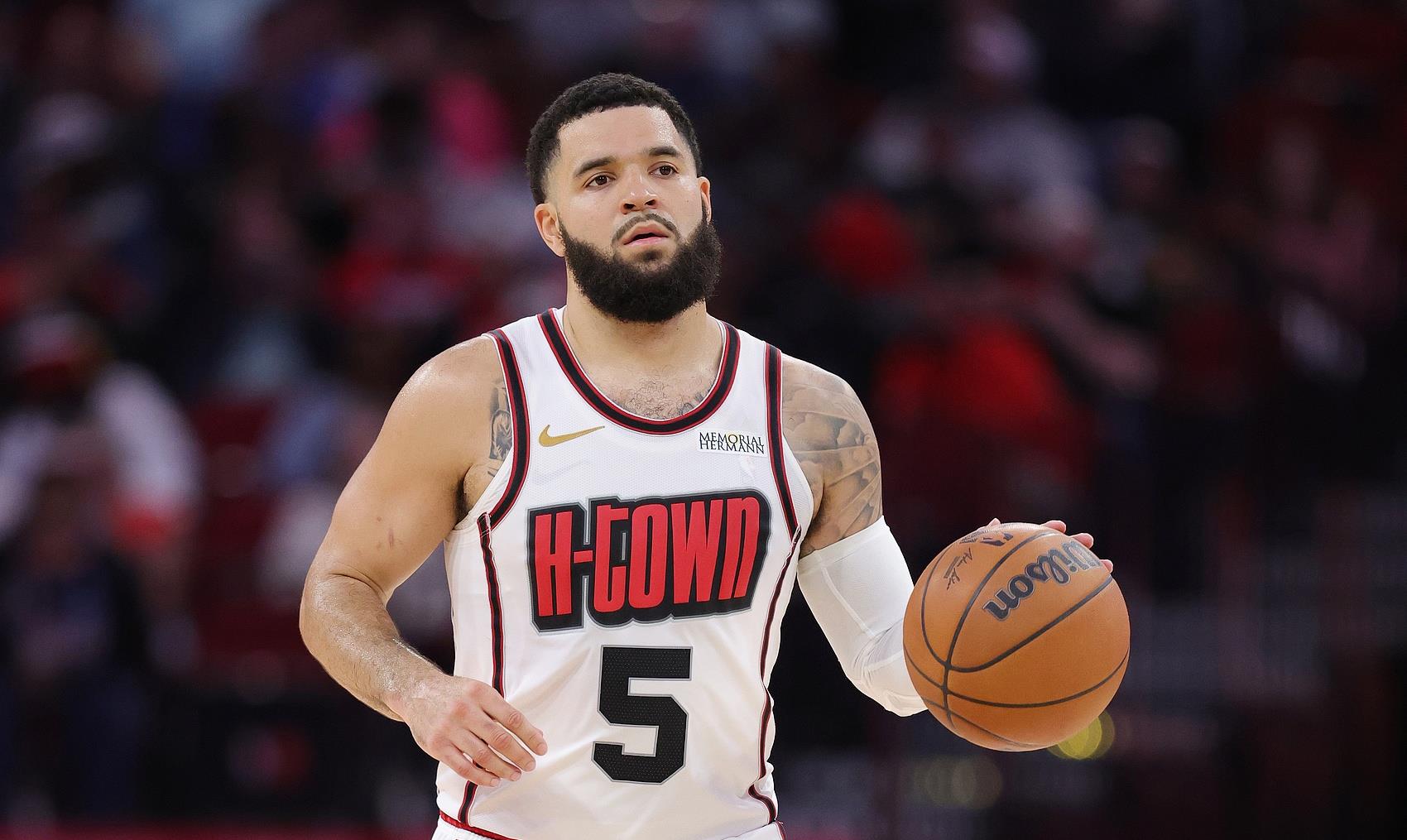 火箭惨败雄鹿，困境难解