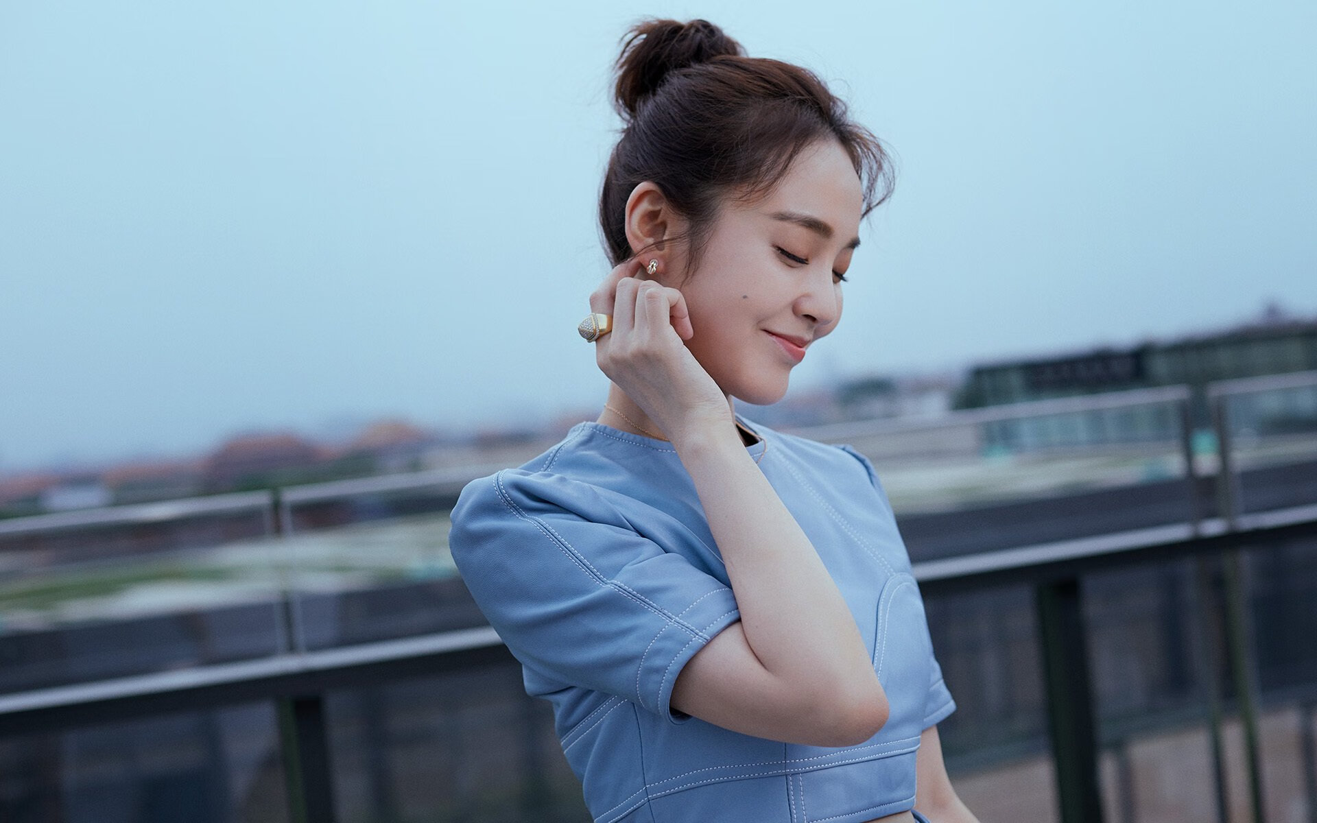 横空出世!米切尔绝境封神,黄蜂攻防两端全面压制深圳队