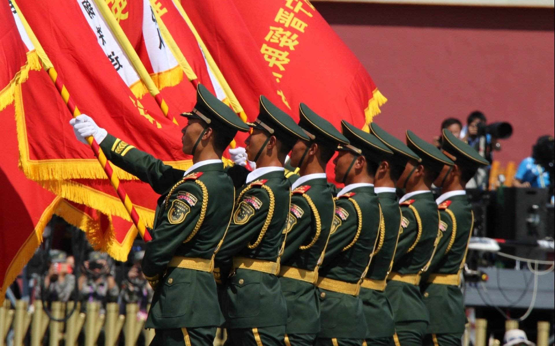 厄德高数据统治全场，厄瓜多尔逆转马赛显韧性，足球之夜的激情与奇迹