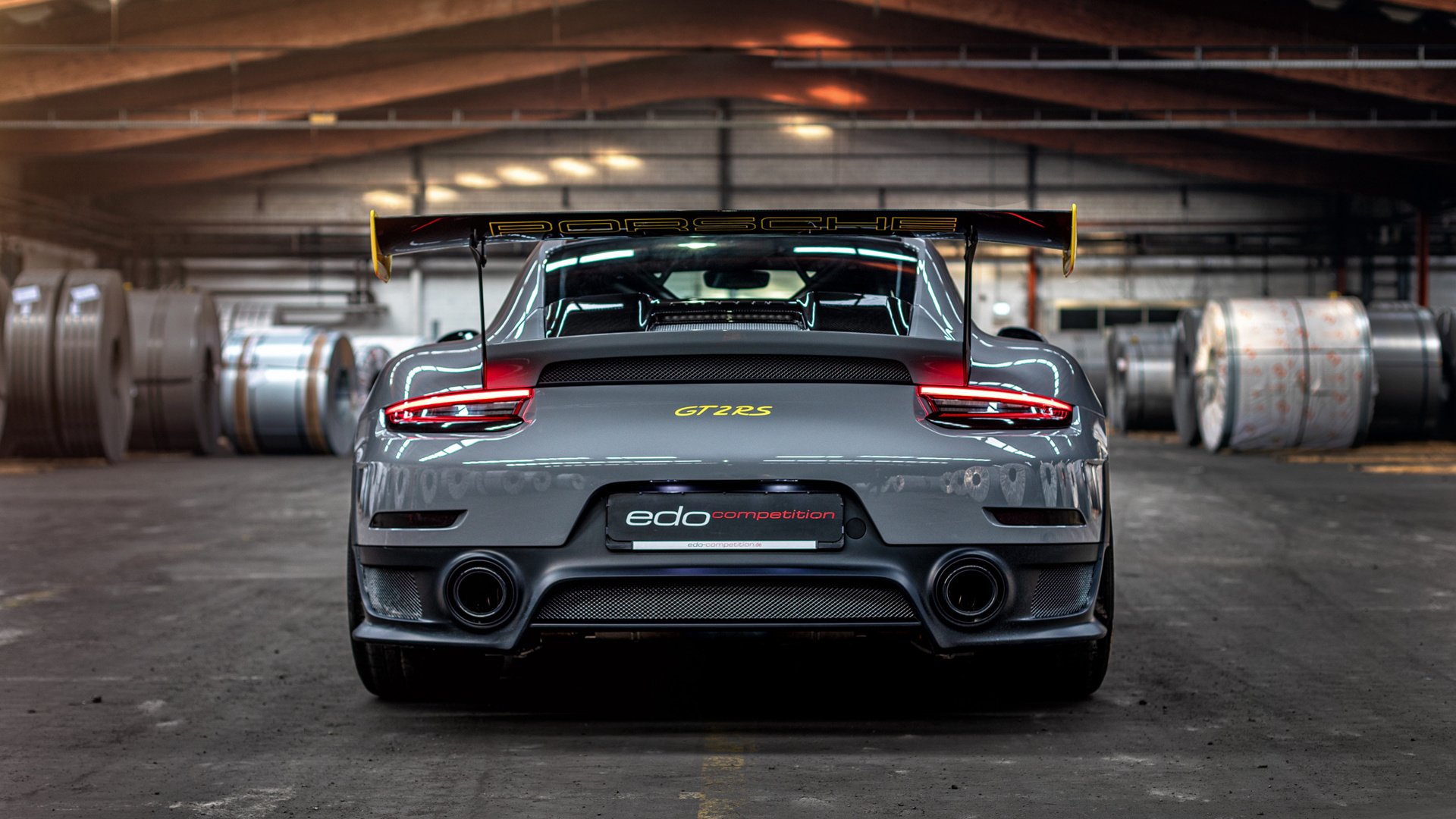 赛道上的双重奏，当F1轮胎尖叫划破迈阿密夜空，雄鹿的铁蹄正踏碎洛杉矶的余晖