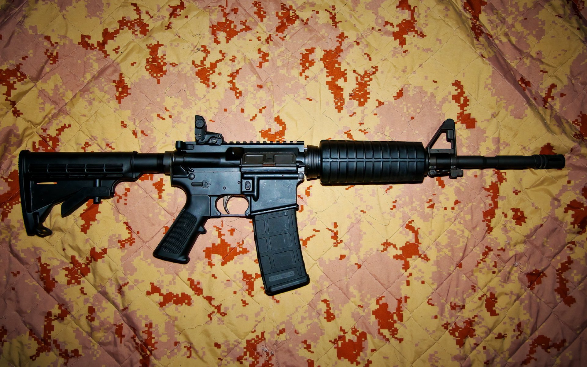 赛场双城记，东决关键战的战术博弈与那不勒斯血拼秘鲁的绿茵豪情